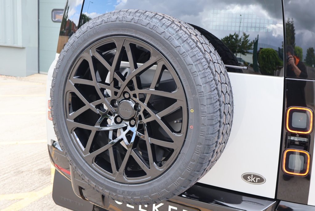 Land Rover Defender 90 2026 Brand NEW  HARD TOP STYLED BY SEEKER AIR SUSPENSION AND JUMP SEAT  31