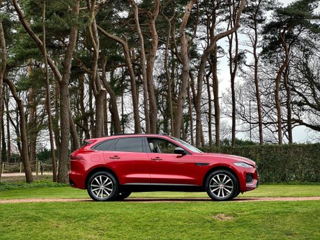 Jaguar F-Pace R-DYNAMIC BLACK 37