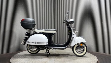 Ajs MODENA 2021 ONLY 800 MILES MODERN RETRO SCOOTER 125CC MOT OCTOBER 2027