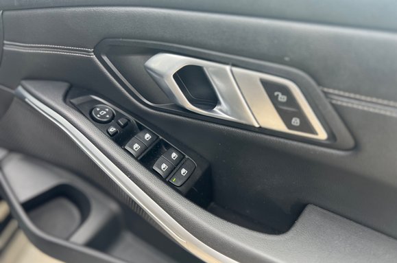 BMW 3 Series 318D SPORT 27
