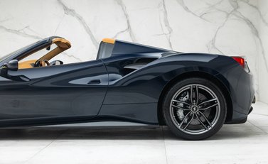 Ferrari 488 SPIDER 57