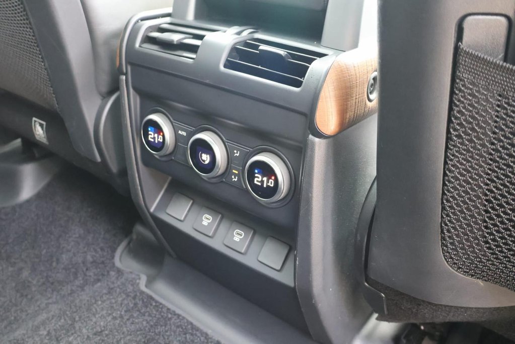 Land Rover Defender 110 D300 X-DYNAMIC HSE 7 SEATER  PRICE MATCH OFFER PREMIUM COLOUR  15