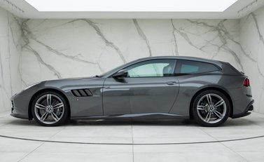 Ferrari GTC4 Lusso V12 2