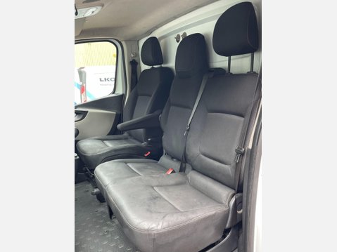 Renault Trafic 1.6 dCi 27 Business+ SWB Standard Roof Euro 5 5dr 38