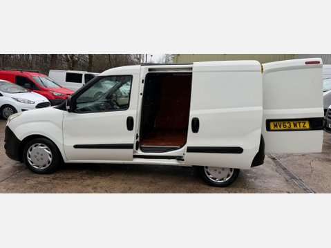 Vauxhall Combo 1.3 CDTi 2000 ecoFLEX 16v Panel Van 3dr Diesel Manual FWD L1 H1 (126 g/km, 21