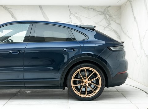 Porsche Cayenne TURBO E-HYBRID COUPE WITH GT PACKAGE 44