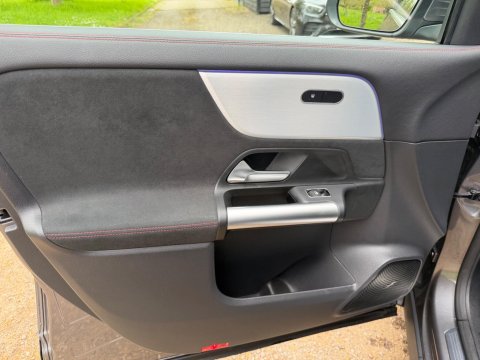 Mercedes-Benz GLA GLA 200 AMG LINE PREMIUM 42