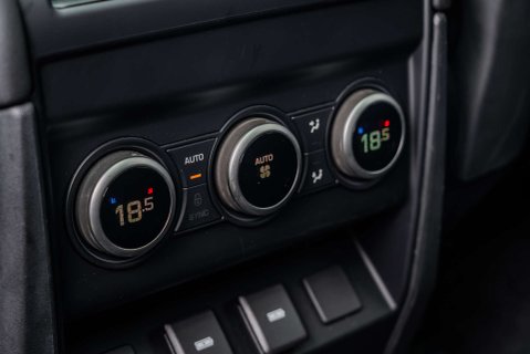 Land Rover Defender P400e XS Edition 22