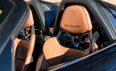 Porsche 918 Spyder Weissach 22