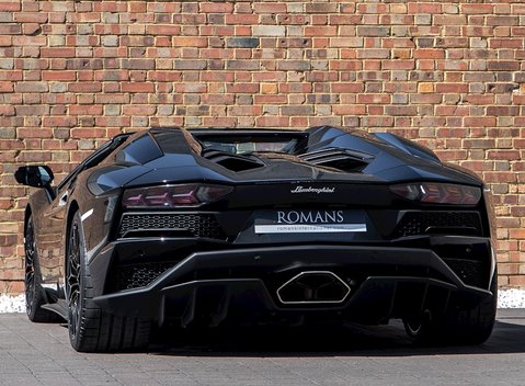 Lamborghini Aventador S LP740-4 Roadster 3