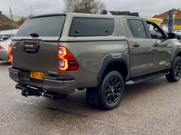 Toyota Hilux 2.8 HI-Luxury Invincible X D-4D 4WD Double Cab Auto 4WD 5dr 8
