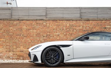 Aston Martin DBS Superleggera 30