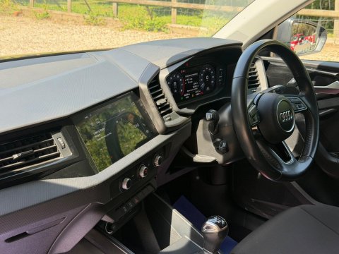 Audi A1 1.0 TFSI 30 SE Sportback Euro 6 (s/s) 5dr 9