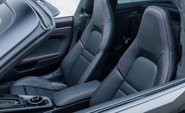 Porsche 911 Targa 4 GTS (992.2) 42