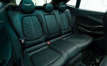 Aston Martin DBX 707 13