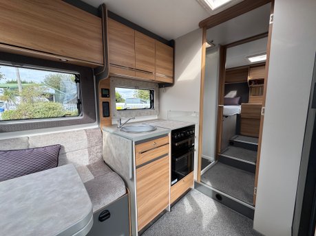 Bailey Adamo 75-4T 2x sigle beds and garage 13