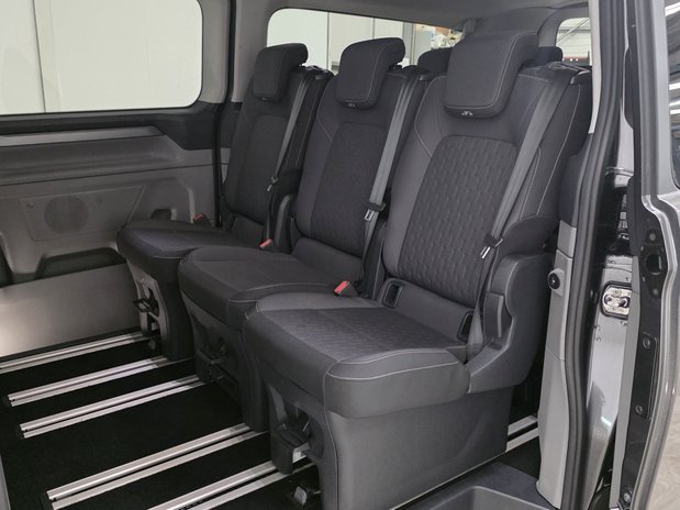 Ford Tourneo Custom Tourneo Custom 320 L2 Diesel FWD 2.0 EcoBlue 136ps H1 Titanium 9 Seater 9