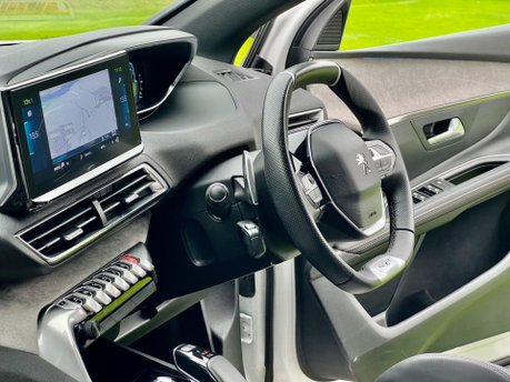 Peugeot 3008 S/S GT PREMIUM 31