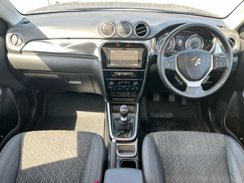 Suzuki Vitara SZ5 BOOSTERJET MHEV 3