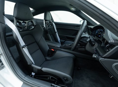 Porsche 911 GT3 Touring (992) 11