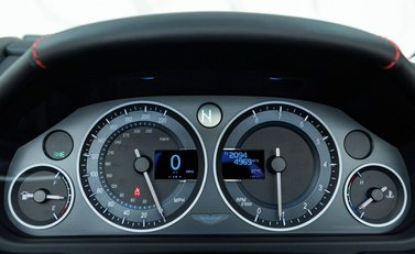 Aston Martin V12 Vantage S Roadster 16