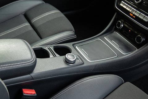 Mercedes-Benz GLA Class GLA 180 URBAN EDITION 33