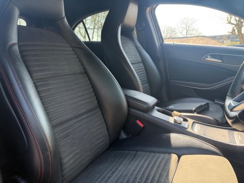 Mercedes-Benz A Class 2.1 A200d AMG Line (Premium) 7G-DCT Euro 6 (s/s) 5dr 12