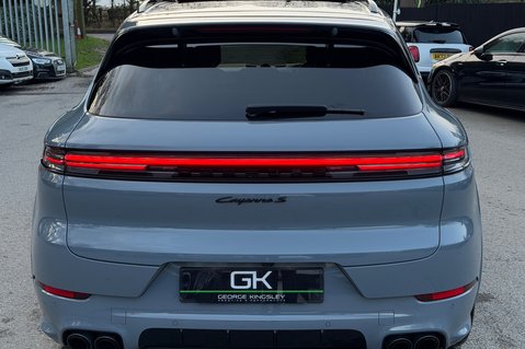 Porsche Cayenne V6 S E-HYBRID BLACK EDITION - PANORAMIC ROOF - AS NEW CONDITION 9