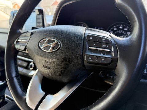 Hyundai i30 T-GDI FASTBACK SE NAV 35