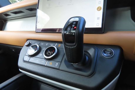 Land Rover Defender 3.0 D300 MHEV X-Dynamic HSE SUV 5dr Diesel Auto 4WD Euro 6 (s/s) (300 ps) 16
