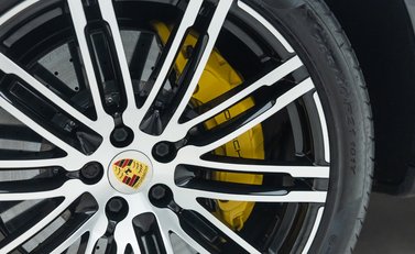 Porsche Macan TURBO 34