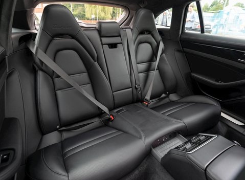 Porsche Panamera Turbo Sport Turismo 14