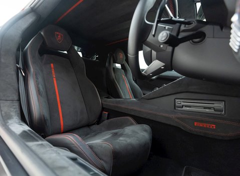 Lamborghini Aventador LP 700-4 Pirelli Edition 12