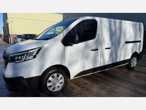 Renault Trafic 2.0 dCi Blue LL30 Business Panel Van 5dr Diesel Manual L2 H1 Euro 6 (s/s) ( 24
