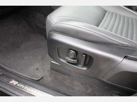 Land Rover Discovery R-DYNAMIC HSE MHEV 31
