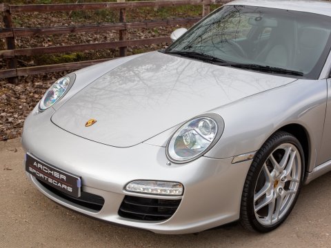 Porsche 911 CARRERA 2 17