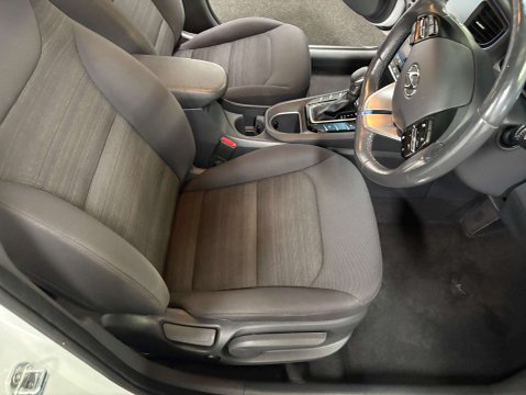 Hyundai IONIQ 1.6 IONIQ Premium FHEV Semi-Auto 5dr 15