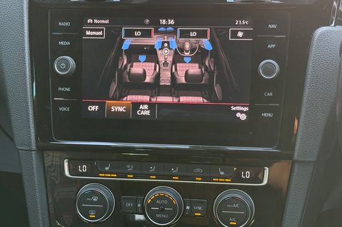 Volkswagen Golf GTI PERFORMANCE TSI DSG - PANORAMIC SUNROOF  46