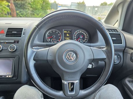 Volkswagen Touran 1.4 TSI BlueMotion Tech SEL MPV 5dr Petrol DSG Euro 6 (s/s) (150 ps) 6