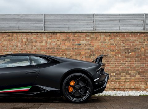 Lamborghini Huracan LP640-4 Performante 25