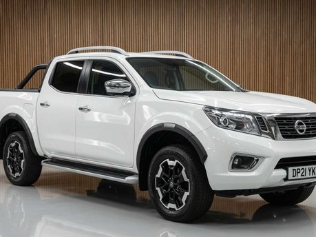 Nissan Navara 2.3 dCi Tekna Pickup Double Cab 4dr Diesel Manual 4WD Euro 6 (s/s) (190 ps)