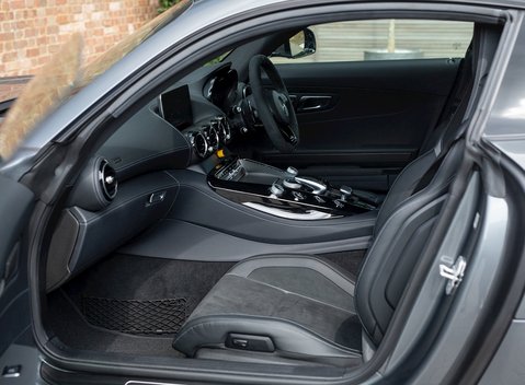 Mercedes-Benz Amg GT GT R 13