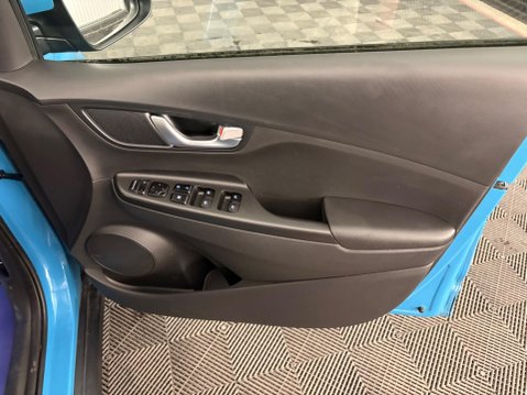Hyundai KONA 39kWh Premium Auto 5dr (10.5kW Charger) 31