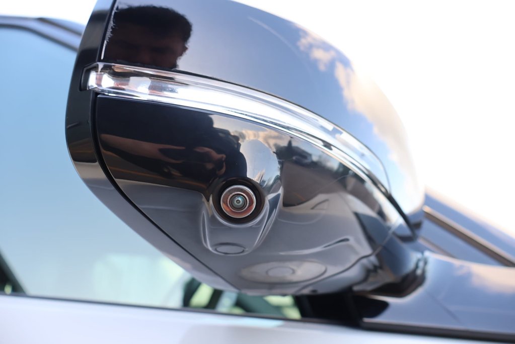 Land Rover Discovery R-DYNAMIC SE MHEV Huge spec rear seats styled by seeker  13