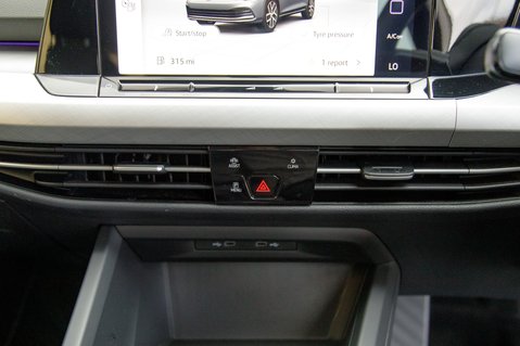 Volkswagen Golf LIFE ETSI DSG 33