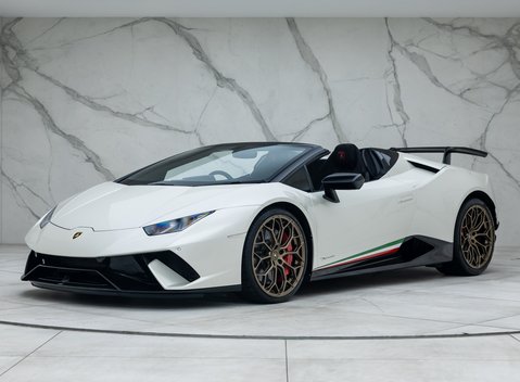 Lamborghini Huracan Spyder LP640-4 Performante 1