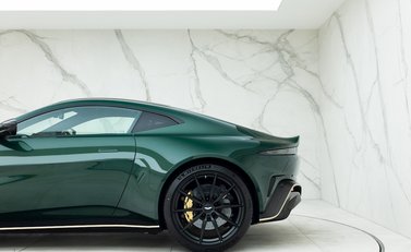 Aston Martin V12 Vantage 33