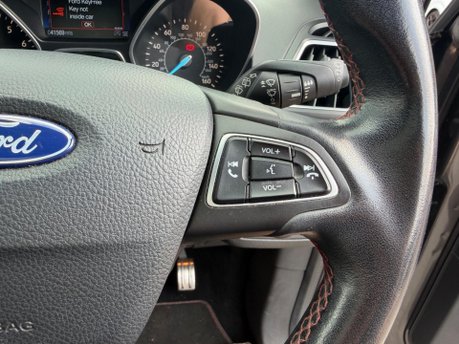 Ford Kuga ST-LINE X 15