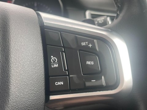 Land Rover Discovery Sport 2.0 TD4 HSE Black Auto 4WD Euro 6 (s/s) 5dr 36