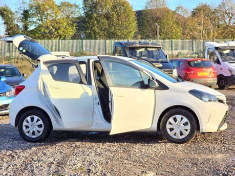 Toyota Yaris 1.33 Dual VVT-i Design Hatchback 5dr Petrol Multidrive S Euro 6 (99 ps) 17